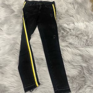 Used perfect condition from Zara small size Black color with yellow stripes